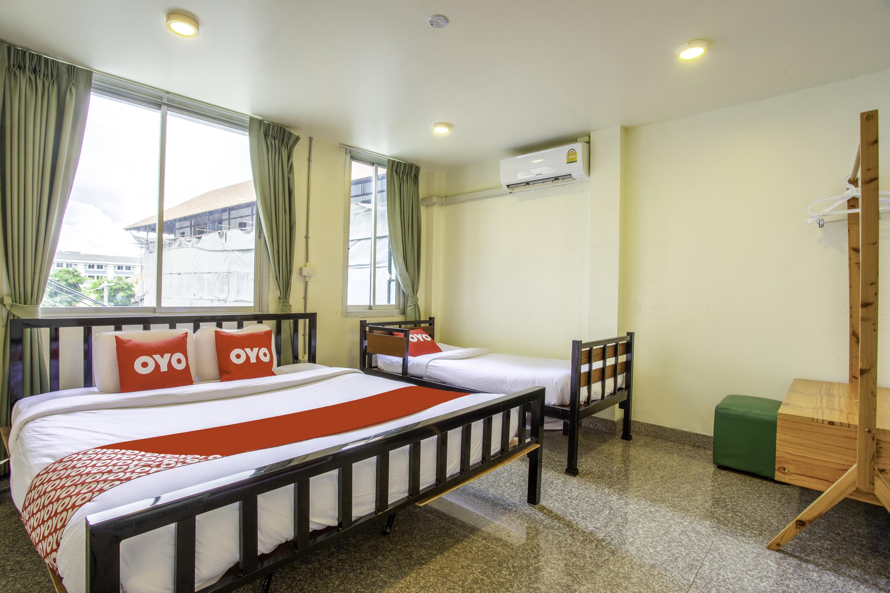 Oyo 928 Leaf Hostel Chiang Mai Zewnętrze zdjęcie